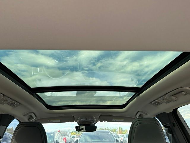 2024 Volvo XC60 B5 Plus Dark Theme — photo 13 of 29