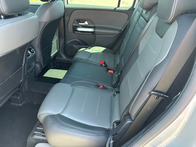 2022 Mercedes-Benz GLB GLB 35 AMG® — photo 14 of 34