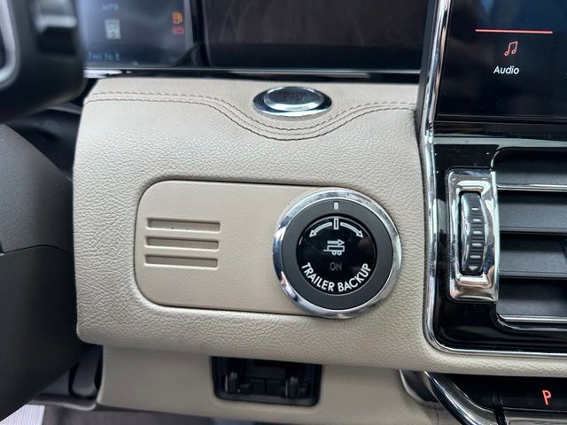 2022 Lincoln Navigator L Reserve — photo 28 of 37