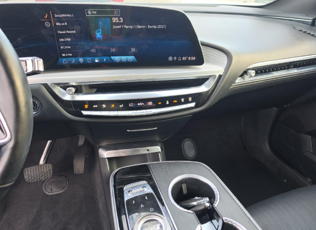 2024 Cadillac Lyriq Luxury — photo 8 of 10