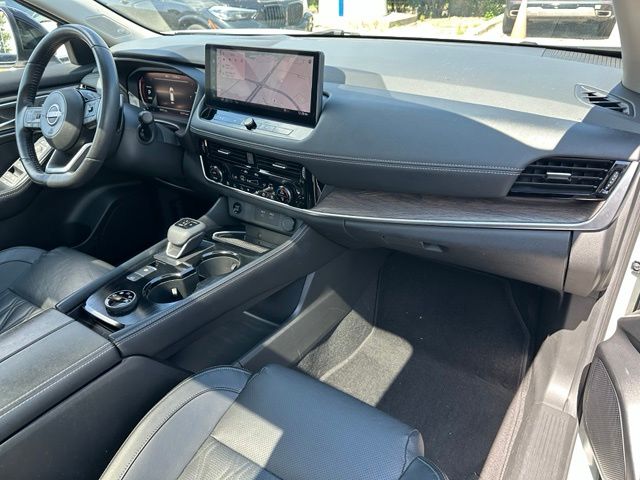 2024 Nissan Rogue Platinum — photo 8 of 30