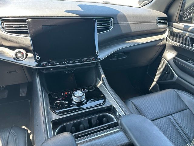 2024 Jeep Wagoneer Series II — photo 15 of 35