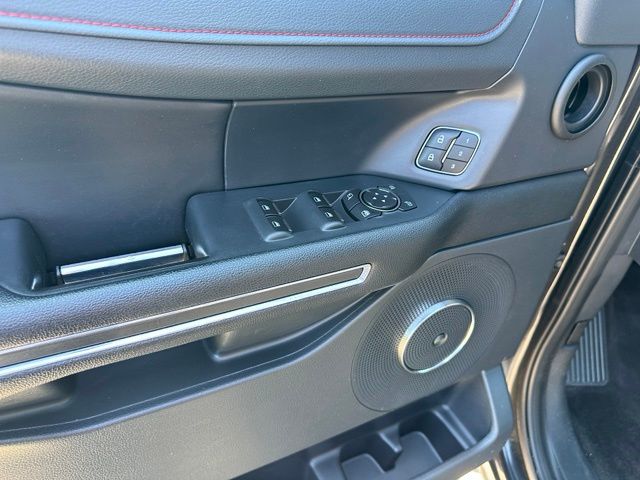 2022 Ford Expedition Limited — photo 24 of 38