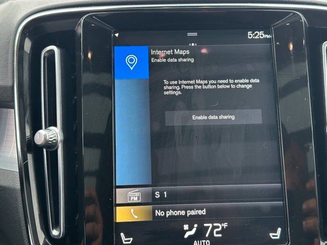 2021 Volvo XC40 Momentum — photo 25 of 28