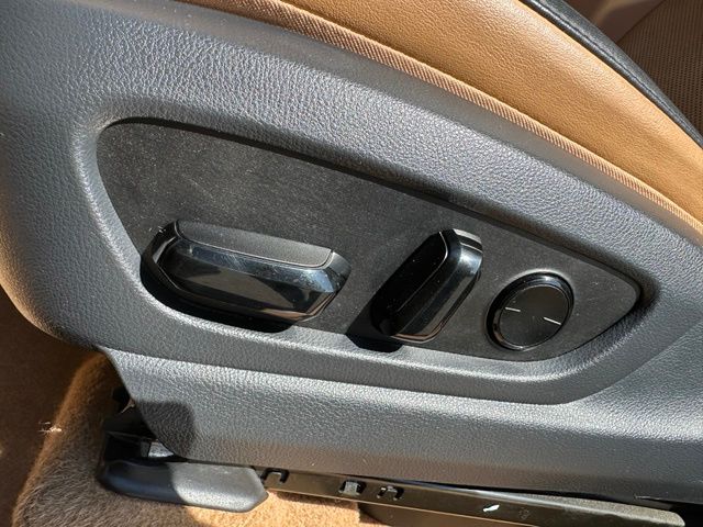 2023 LEXUS RZ 450e Premium — photo 24 of 32