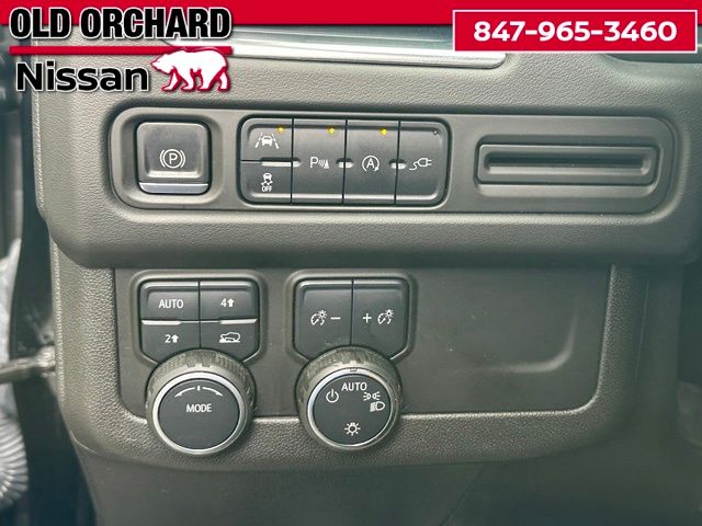 2022 Chevrolet Suburban LT — photo 9 of 23