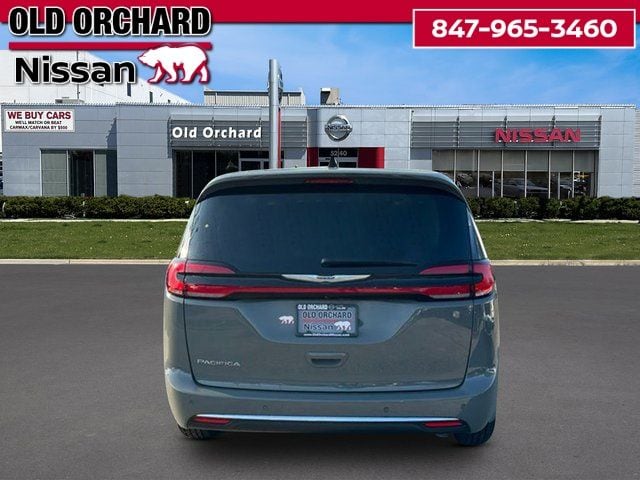 2023 Chrysler Pacifica Touring L — photo 4 of 20