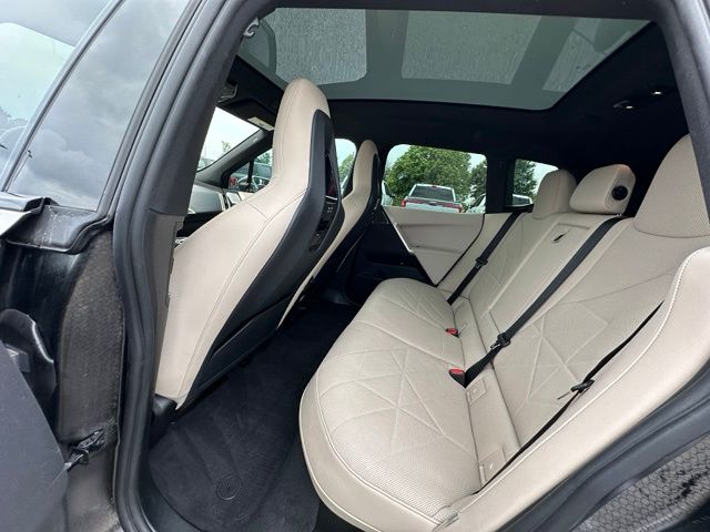 2023 BMW iX M60 — photo 15 of 32