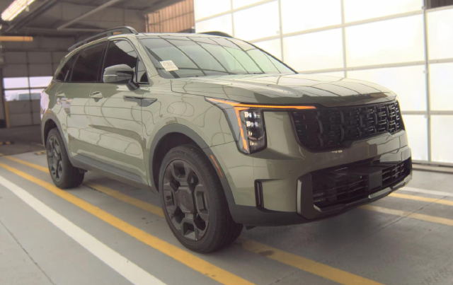 2025 Kia Sorento X-Line EX — photo 2 of 10