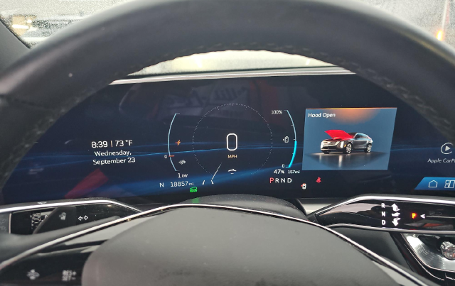 2024 Cadillac Lyriq Luxury — photo 8 of 10