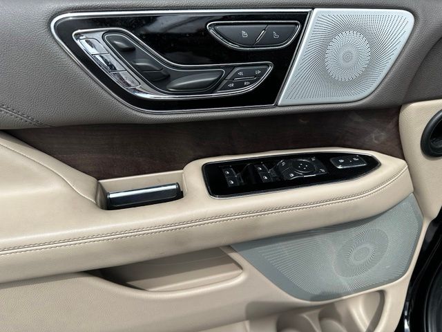 2022 Lincoln Navigator L Reserve — photo 24 of 37