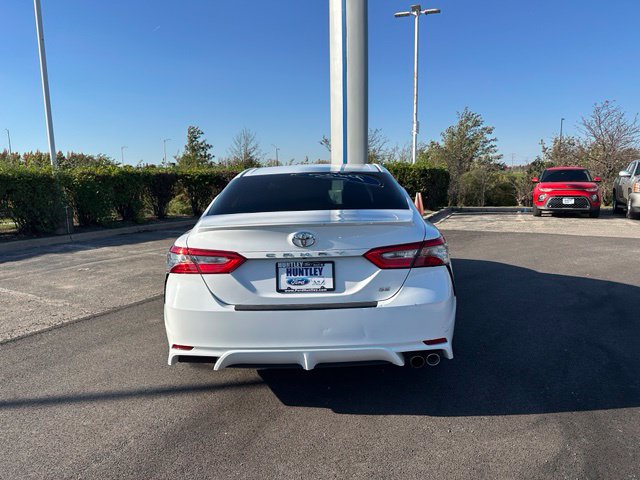 2018 Toyota Camry SE — photo 4 of 27