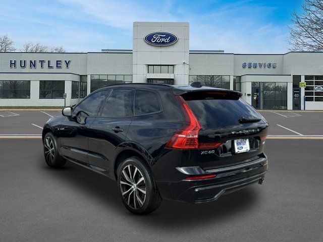 2024 Volvo XC60 B5 Plus Dark Theme — photo 6 of 29