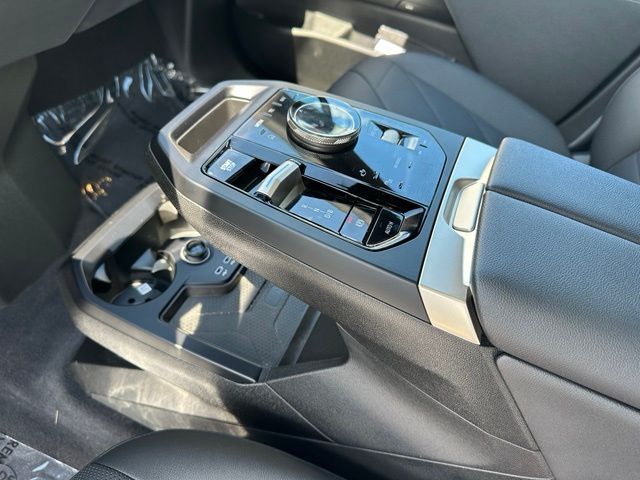 2023 BMW iX xDrive50 — photo 37 of 44