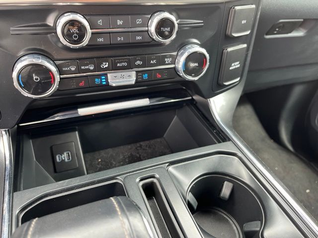 2023 Ford F-150 Lariat — photo 20 of 30