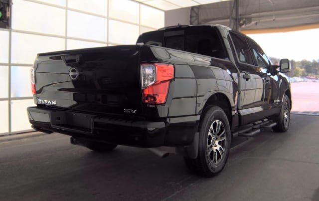 2024 Nissan Titan SV — photo 4 of 9