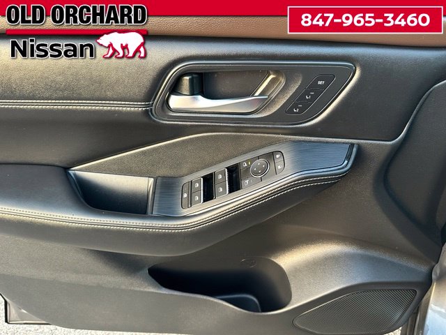 2023 Nissan Rogue SL — photo 10 of 22