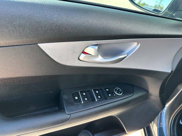 2023 Kia Forte LXS — photo 18 of 30