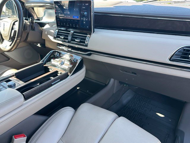 2023 Lincoln Navigator L Reserve — photo 8 of 37