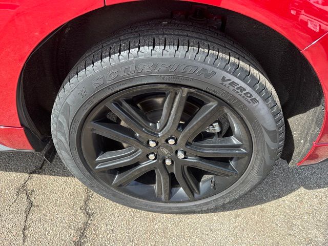 2023 Ford Edge ST-Line — photo 8 of 26