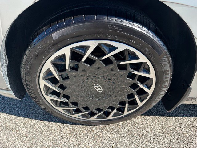 2023 Hyundai IONIQ 5 Limited — photo 8 of 35