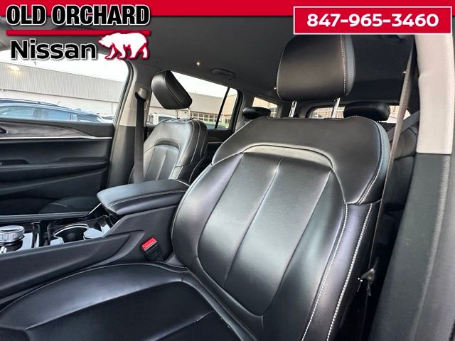 2023 Jeep Grand Cherokee L Limited — photo 11 of 22