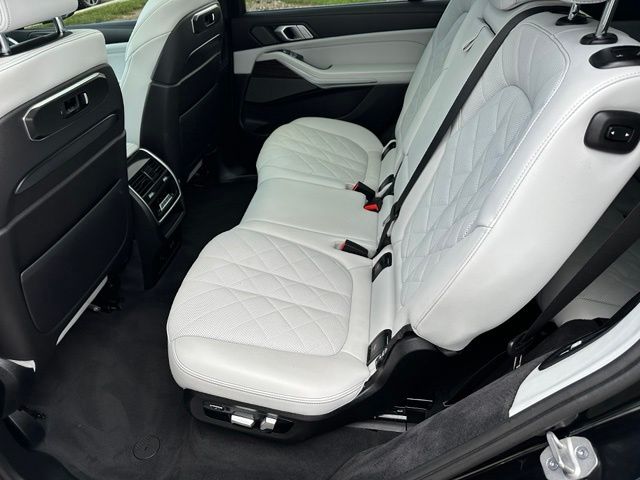 2024 BMW X7 xDrive40i — photo 19 of 34