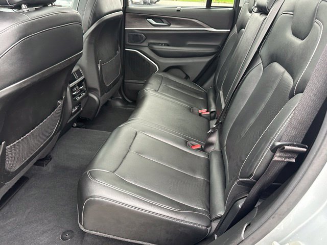 2023 Jeep Grand Cherokee Limited — photo 15 of 36