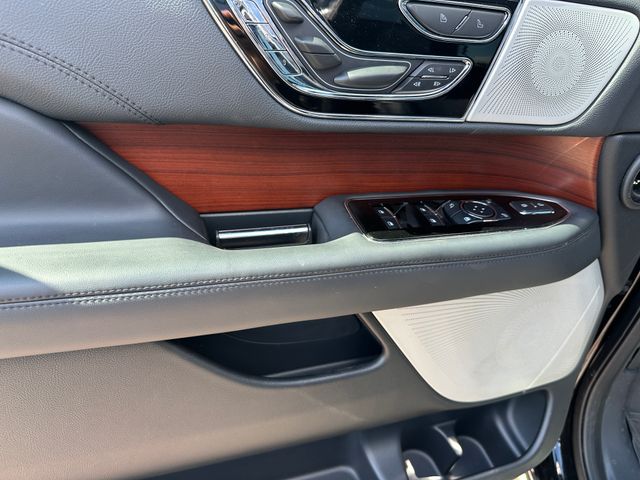 2022 Lincoln Navigator Reserve — photo 24 of 38