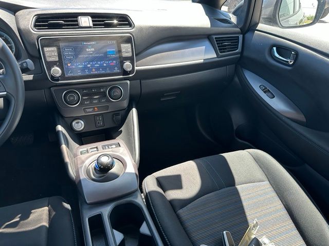 2025 Nissan Leaf S — photo 13 of 24