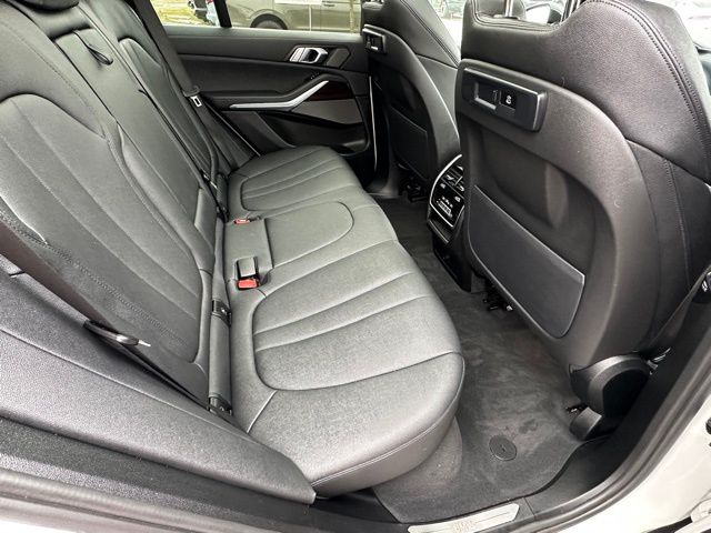 2021 BMW X5 xDrive45e — photo 12 of 34