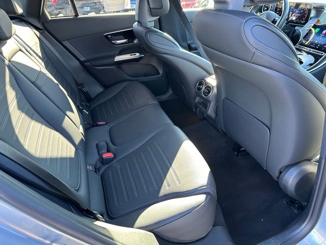 2025 Mercedes-Benz GLC GLC 300 — photo 12 of 30
