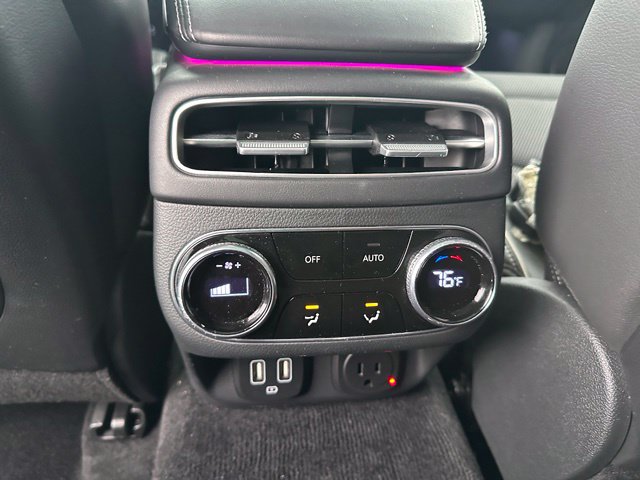 2023 Genesis GV70 2.5T — photo 18 of 41