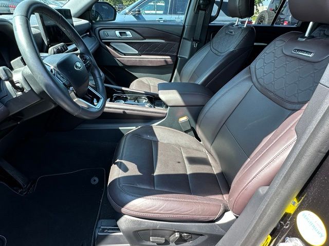 2025 Ford Explorer Platinum — photo 11 of 13
