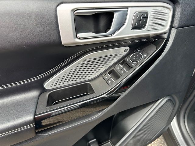 2022 Ford Explorer ST — photo 21 of 33