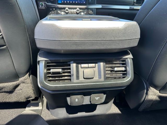 2023 Ford F-150 Raptor — photo 16 of 37