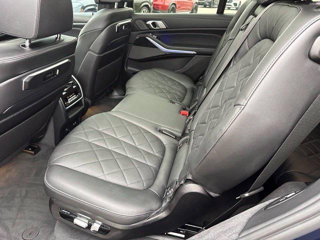 2023 BMW X7 xDrive40i — photo 18 of 36