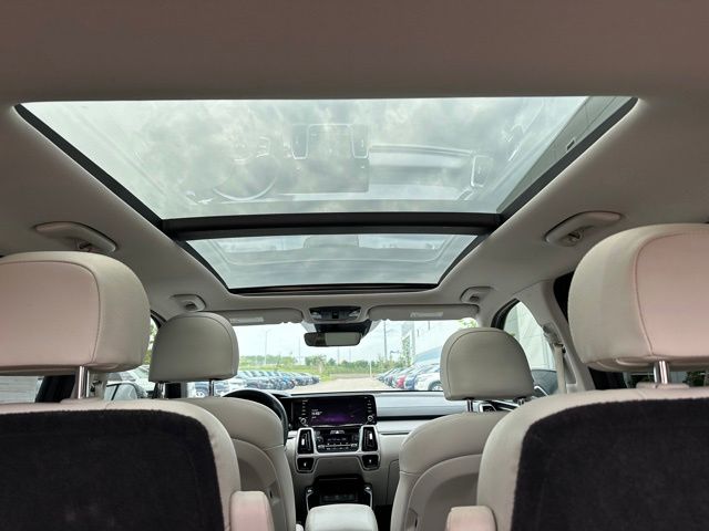2023 Kia Sorento Hybrid EX — photo 13 of 37