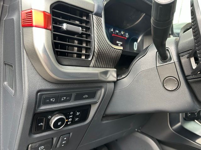 2023 Ford F-150 Raptor — photo 21 of 33