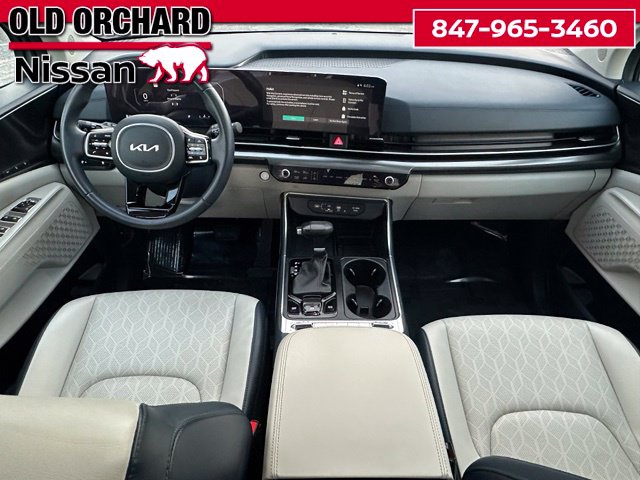 2025 Kia Carnival SX — photo 17 of 24