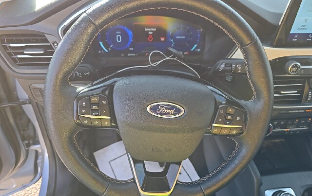 2022 Ford Escape Titanium — photo 8 of 10