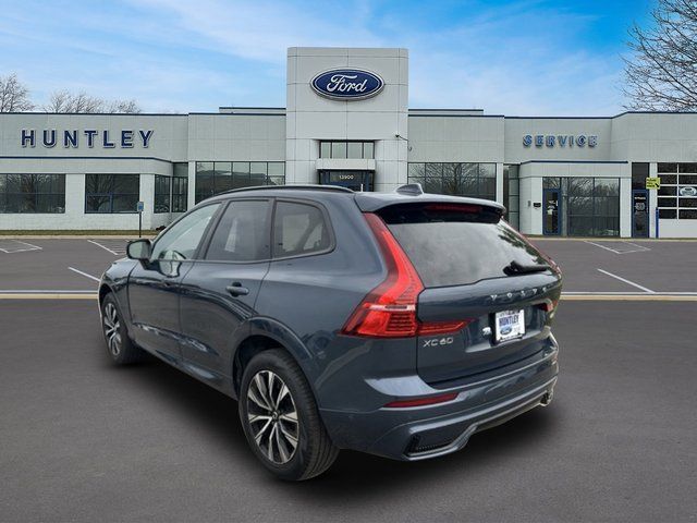 2025 Volvo XC60 B5 Plus — photo 6 of 32