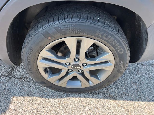 2022 Kia Seltos S — photo 8 of 24