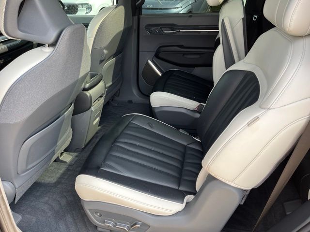 2024 Kia EV9 GT-Line — photo 18 of 44