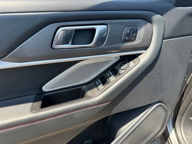 2025 Ford Explorer ST — photo 23 of 35