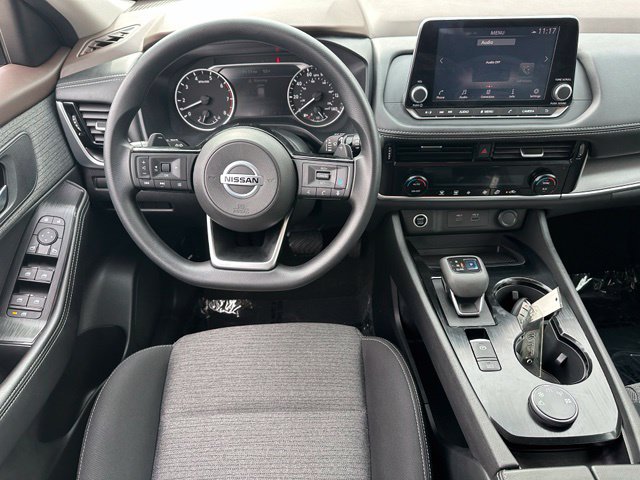 2021 Nissan Rogue SV — photo 13 of 26