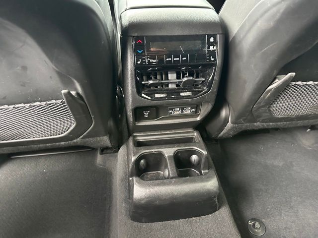 2023 Jeep Grand Cherokee L Limited — photo 16 of 26