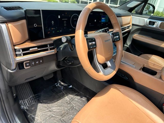 2025 Hyundai Santa Fe Hybrid Limited — photo 25 of 41