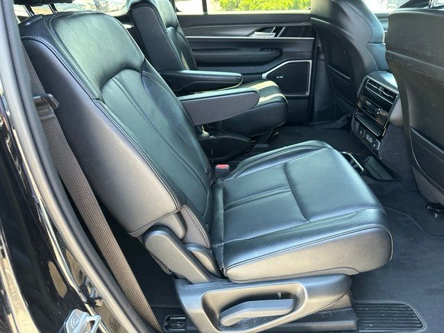 2024 Jeep Wagoneer Series II — photo 11 of 35