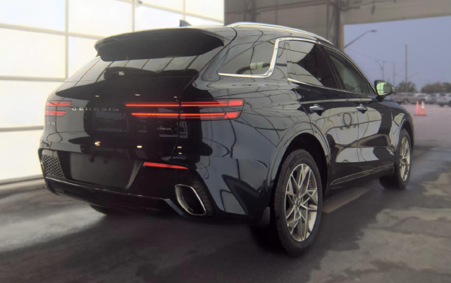 2025 Genesis GV70 2.5T — photo 3 of 8